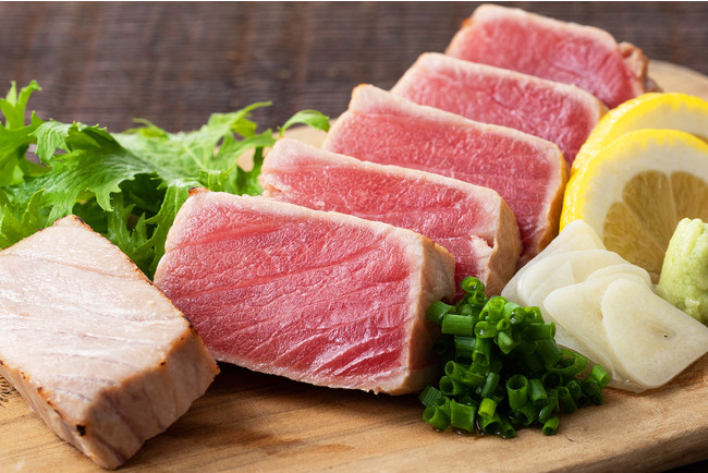 【新橋に走れ】1％未満の超希少部位を味わい尽くせ！魚屋のマグロ食堂『オートロキッチン』10月19日オープン‼オープン記念でウニトロキャビア寿司が無料のサブ画像8_ここでは、本マグロ中トロのわら焼きははずせない