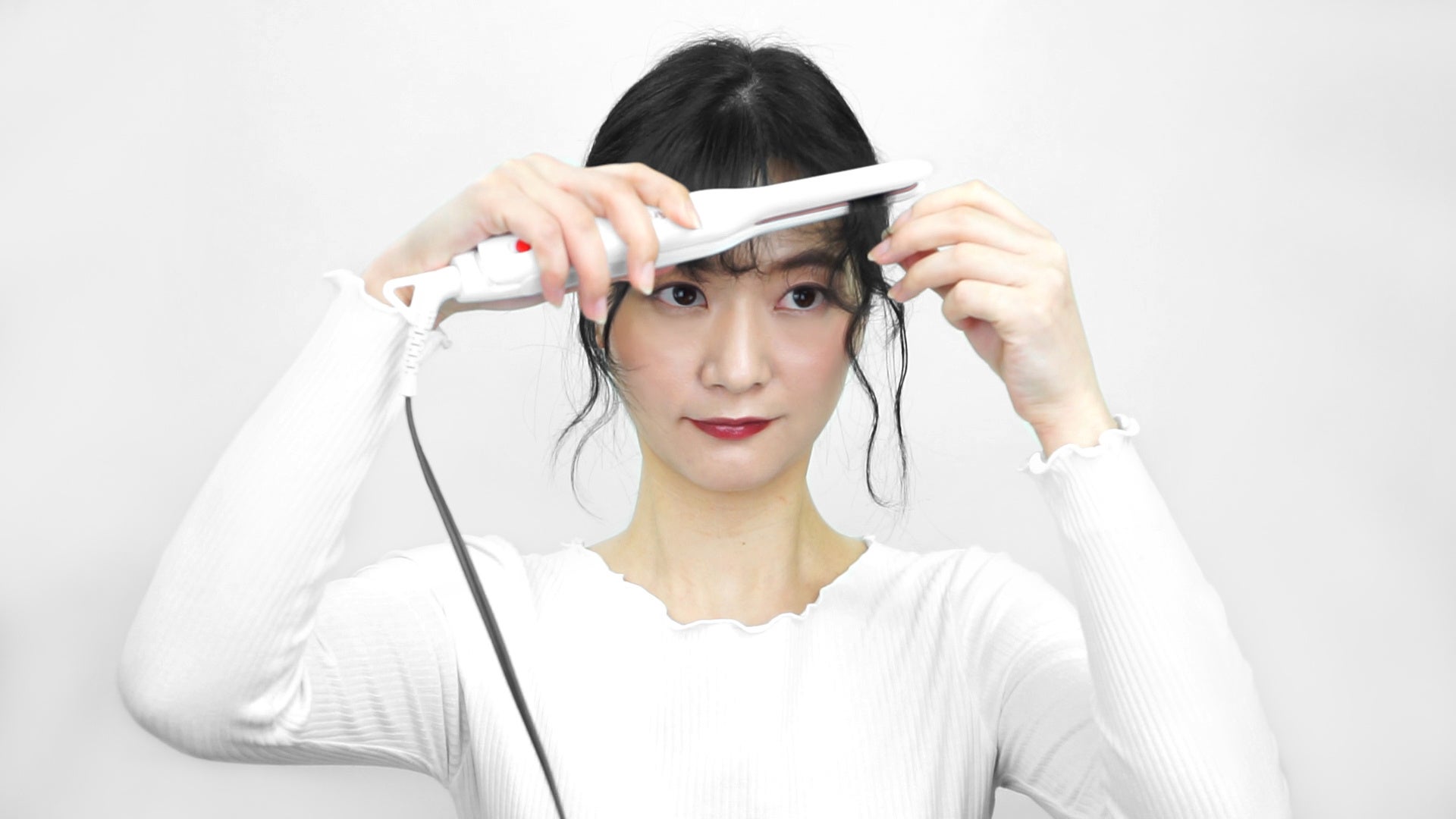 前髪用ヘアアイロンで夏のスタイリングも完璧！　汗、湿度でうねりやすい夏も涼しげな印象にのサブ画像3