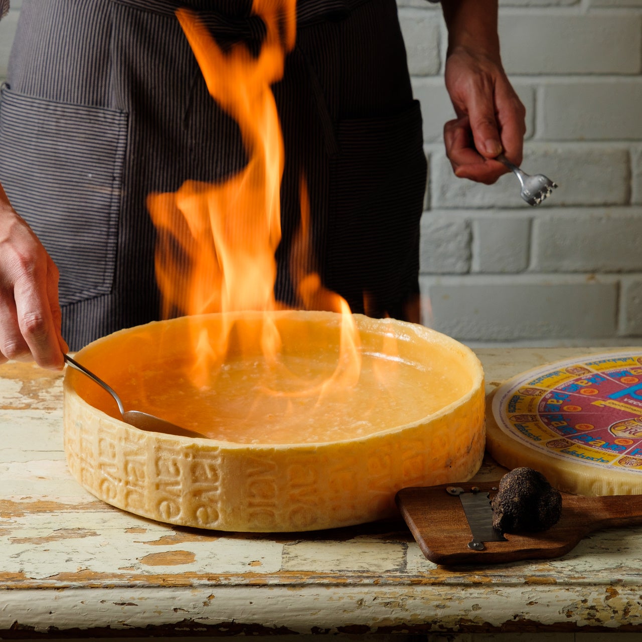 ​炎のカルボナーラ半額‼ Cheese Tavern CASCINAオープン5周年記念　2時間飲み放題も半額‼　10月8日（土）より販売致します。恵比寿チーズタバーンカシーナのサブ画像3