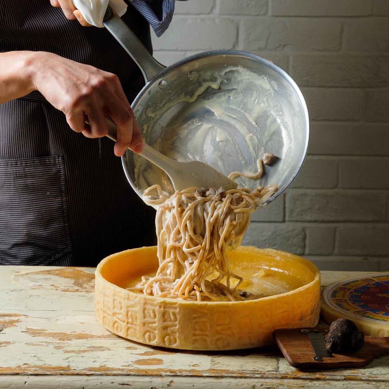 ​炎のカルボナーラ半額‼ Cheese Tavern CASCINAオープン5周年記念　2時間飲み放題も半額‼　10月8日（土）より販売致します。恵比寿チーズタバーンカシーナのサブ画像4