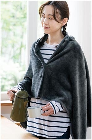 吸湿発熱でぽかぽか♪ 肩掛けになるブランケットが1859円→499円の大幅値下げ！のサブ画像4
