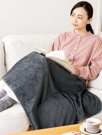吸湿発熱でぽかぽか♪ 肩掛けになるブランケットが1859円→499円の大幅値下げ！のサブ画像5