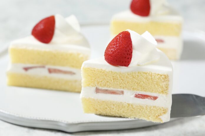 【11/18から新発売！ブラックフライデー限定のお得なケーキが登場】「PÂTISSERIE PINÈDE（パティスリーピネード）」より、対象店舗にて「39ショート」を期間限定発売のメイン画像