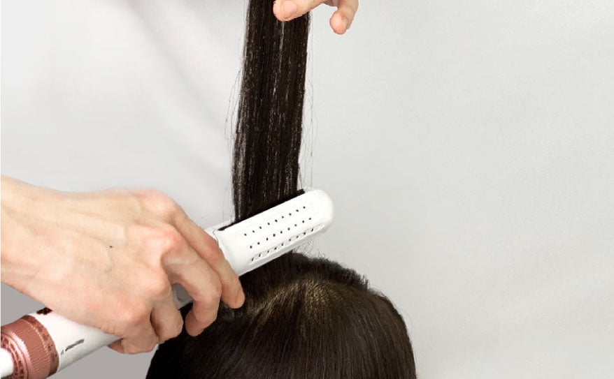 髪のボリューム不足に悩む方へ、ヘアアイロンを使って簡単にボリュームアップできる方法をご紹介！のサブ画像3