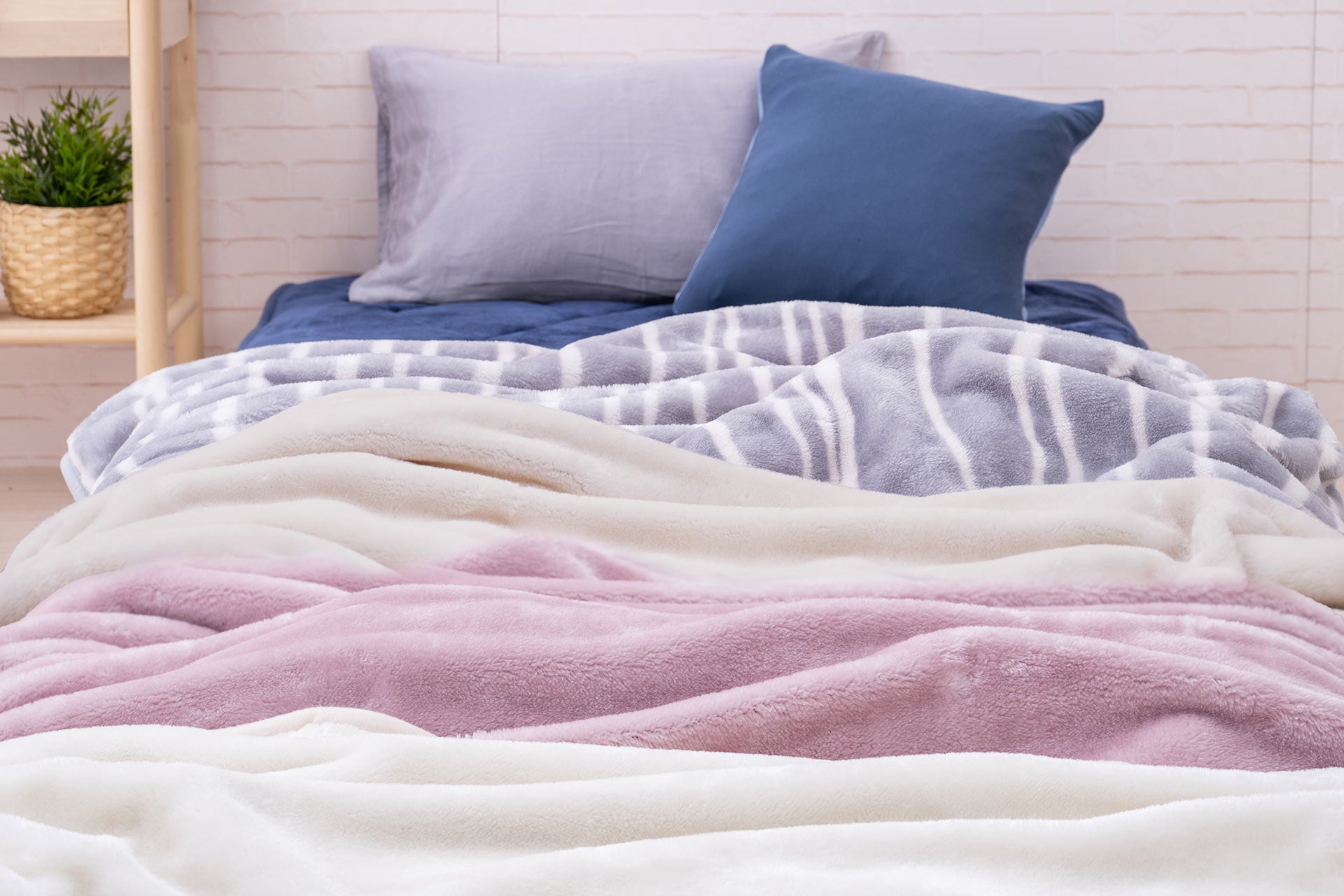 【今だけ最大39%OFF】あったか毛布と敷きパッドで冬の省エネ応援 ふとんタナカ・じぶんまくらグループ 楽天市場店のサブ画像1_累計枚数10万枚突破！洗える合わせ毛布