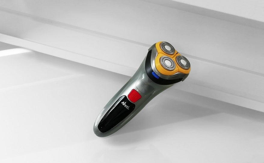 【電気シェーバーのお手入れ 2STEP】メンテナンス次第で切れ味キープ＆肌荒れ予防のサブ画像1