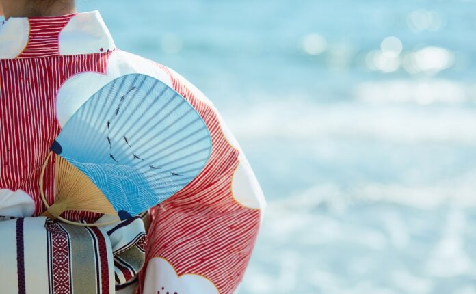 【浴衣に似合う髪型で迷ったら必見】あざと毛を残した編みおろしはセルフでも簡単のメイン画像