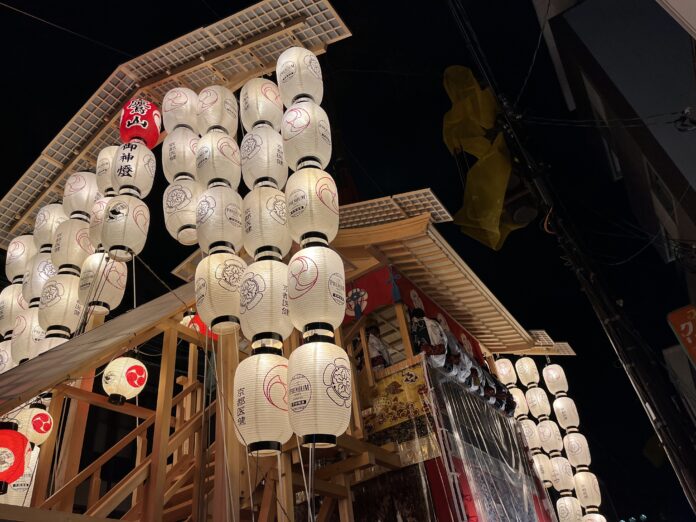 【京都・三条通】祇園祭はなみなみワインをワンコインで！　本当に美味しいと思えるワインのみを販売するワイン専門店『THE WINERY KYOTO』の7月のイベントのメイン画像