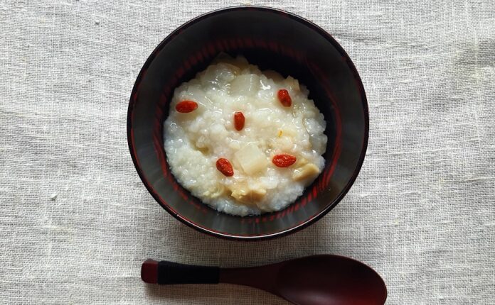 おかゆクッカーは不要! 炊飯器としても使えて口コミでも話題のマルチクッカーで、夏は簡単調理のメイン画像