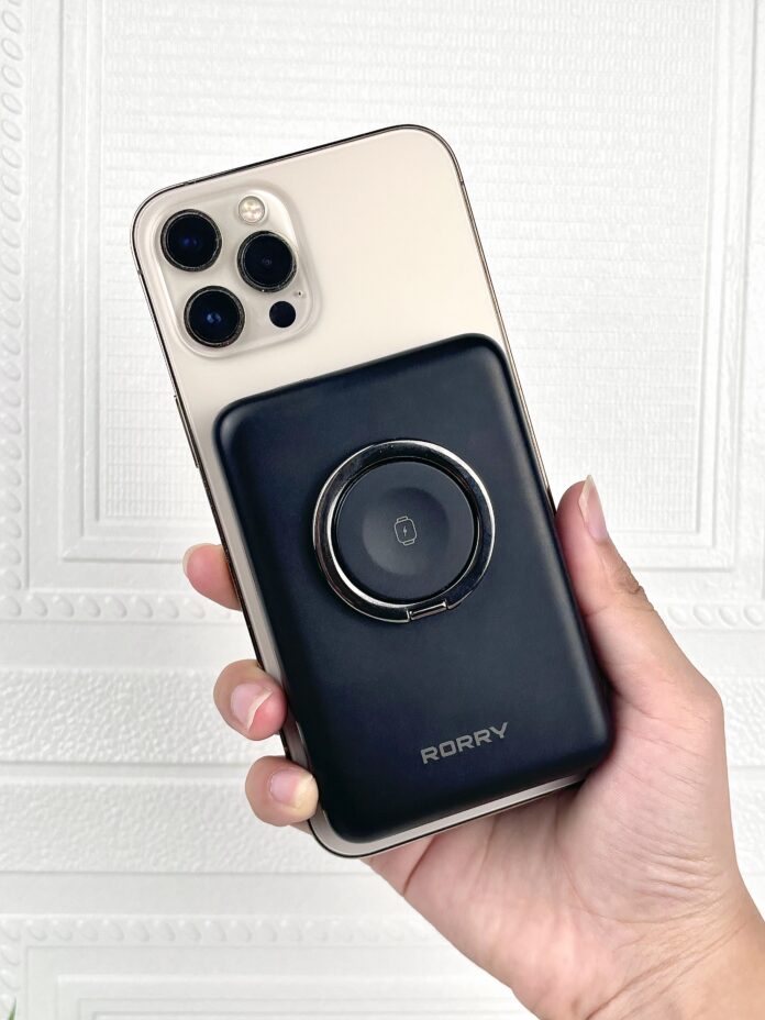 159488_96_main 【最大50%OFF】寝る前も、外出先でも、ケーブルいらず。Amazonスマイルセールで話題沸騰の3in1ワイヤレスモバイルバッテリー ¥2,932(税込)のメイン画像