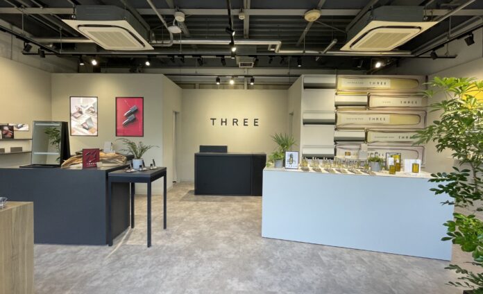 「THREE」初の常設アウトレット店、御殿場プレミアム・アウトレットにオープンのメイン画像