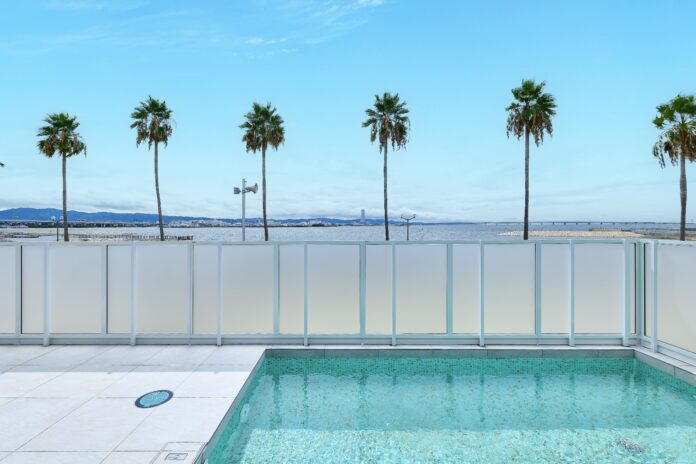 【最大48％OFF】歴代最得「1名10,000円～」の学割プラン販売開始！全室オーシャンビューのグランピング施設＜うみテラス二色の浜＞で学生旅行をお得に楽しもうのメイン画像