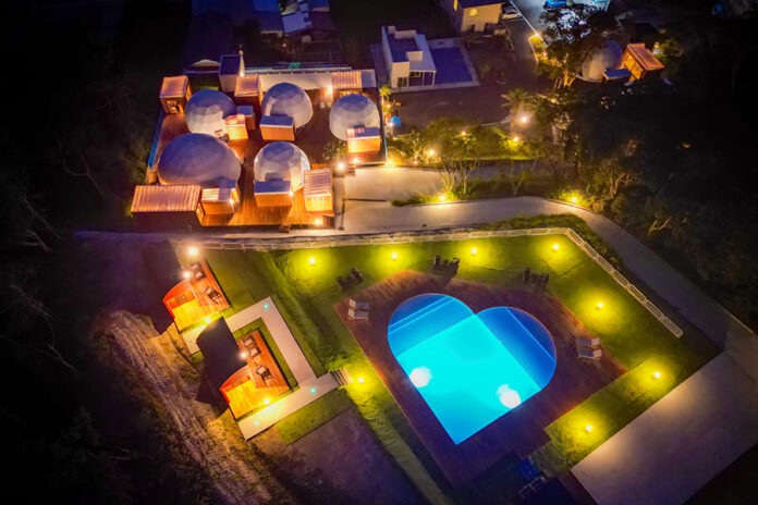 《リゾートグランピングドットコム》学生旅行を応援！期間限定『学割キャンペーン』を実施中 ～卒業旅行・春休みは、人気グランピングをもっとお得に～のメイン画像