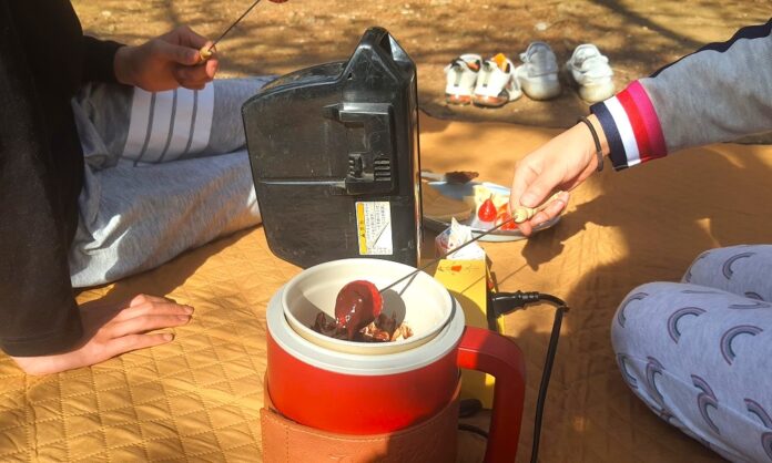 アウトドア×炊飯器で簡単チョコフォンデュ！キャンプや公園にも持参できる1合サイズが大活躍のメイン画像