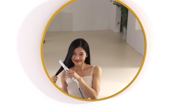 【ツヤ髪体験を自宅で気軽に】ランキングサイトでも支持されたヘアアイロンで忙しい朝も“するん”とまとまるのメイン画像